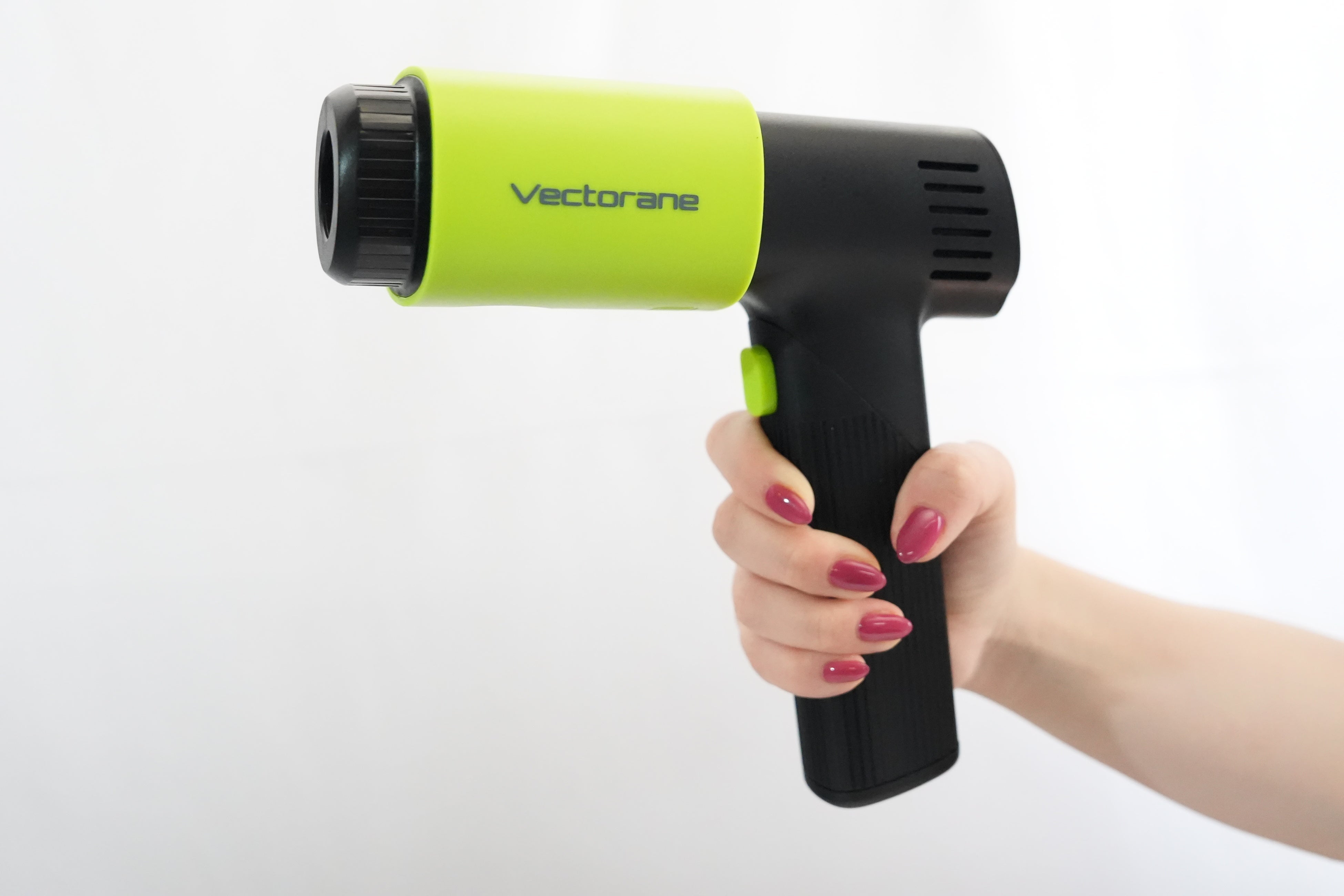 本体外観写真。使用時は吸水ホース・ノズルを取り付けます。